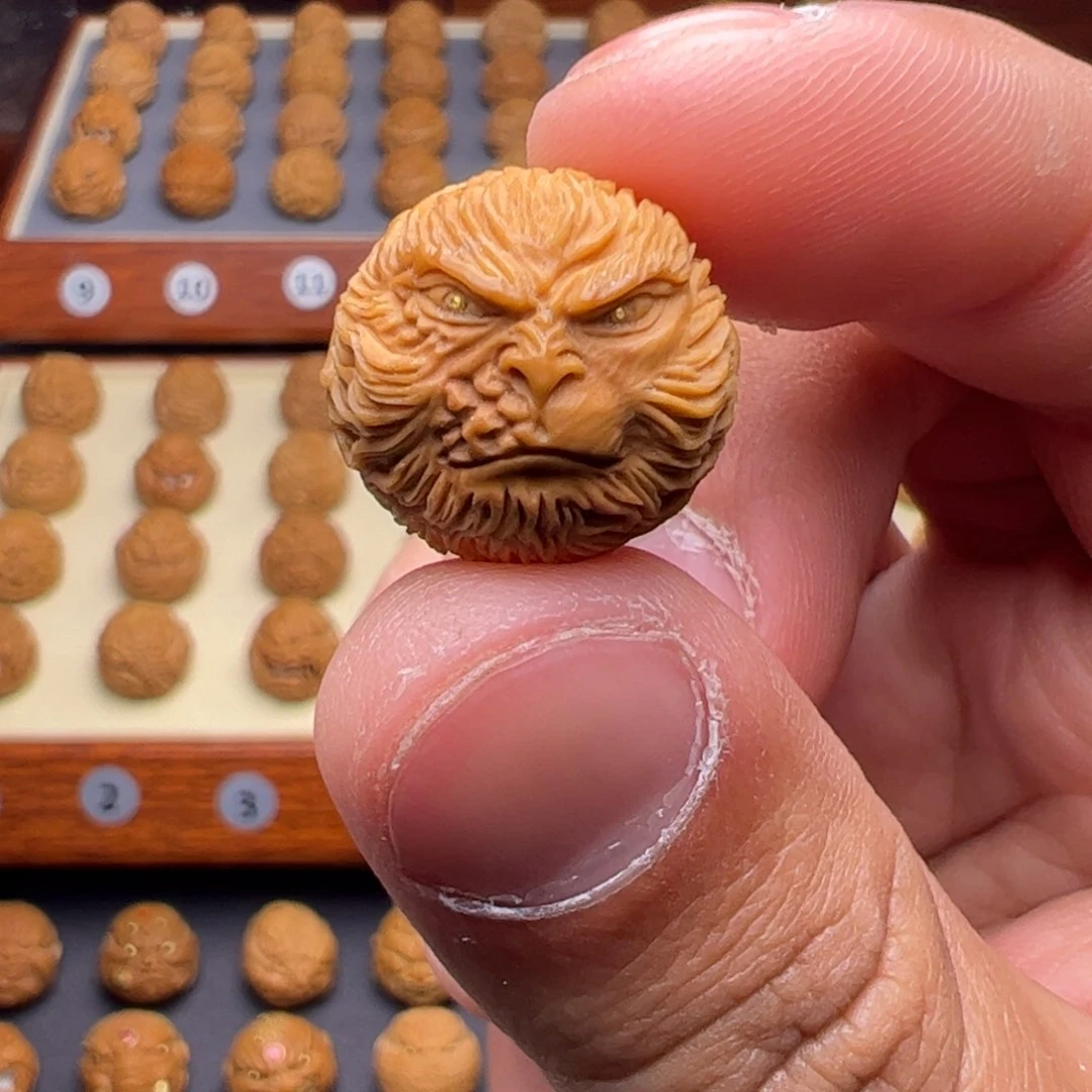 猴头核桃把件金眼睛大圣精修
