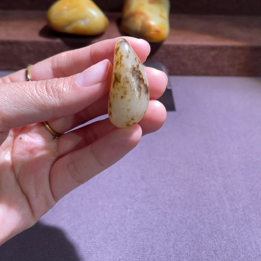 和田玉未镶嵌把件