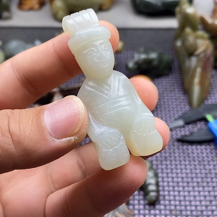 蛇纹石玉未镶嵌颈饰