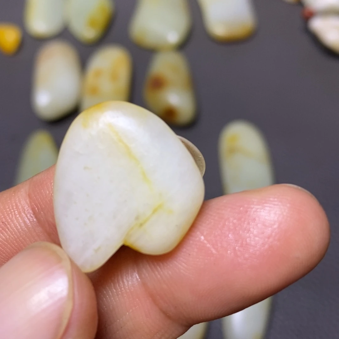 和田玉（糖玉）未镶嵌挂件