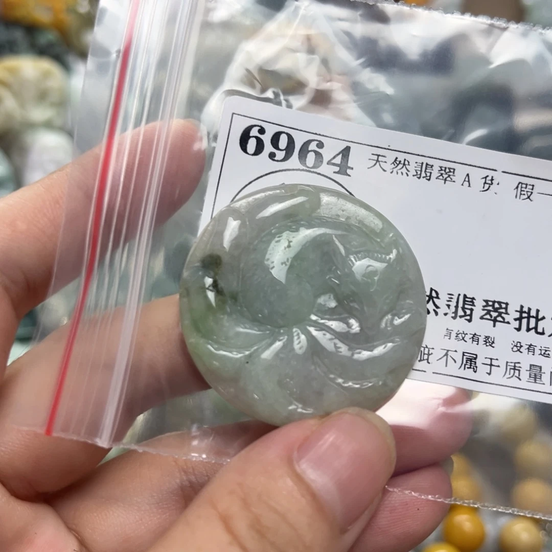 翡翠未镶嵌颈饰6964瑕疵