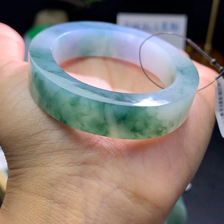 未镶嵌翡翠手镯定制翡翠