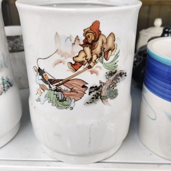 瓷片五厂，七厂各种摆件，瓷片，均有瑕疵！