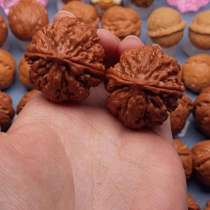 文玩核桃把件小*至尊龙纹