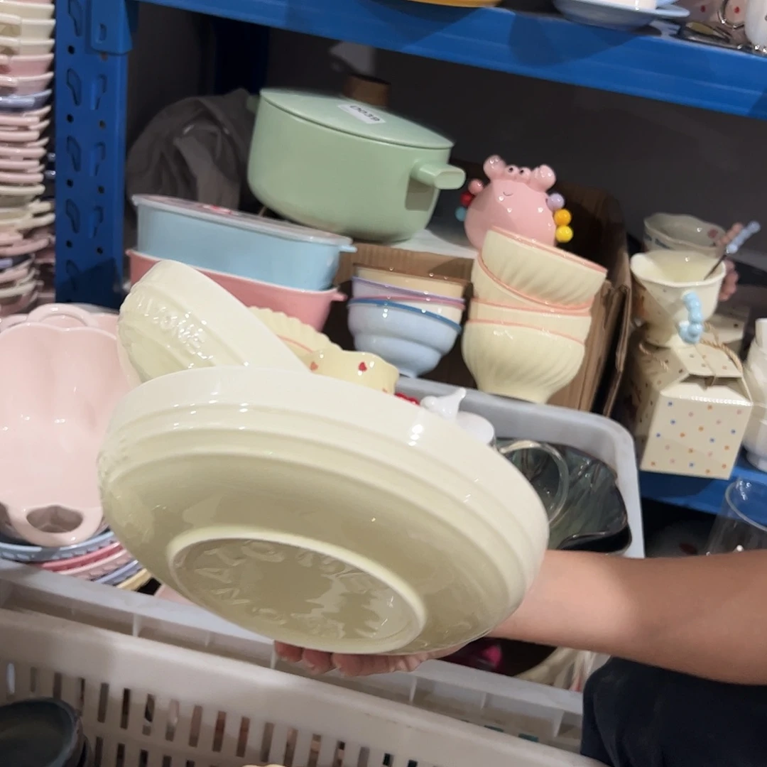 瓷片摩登白色8寸盘两个微瑕