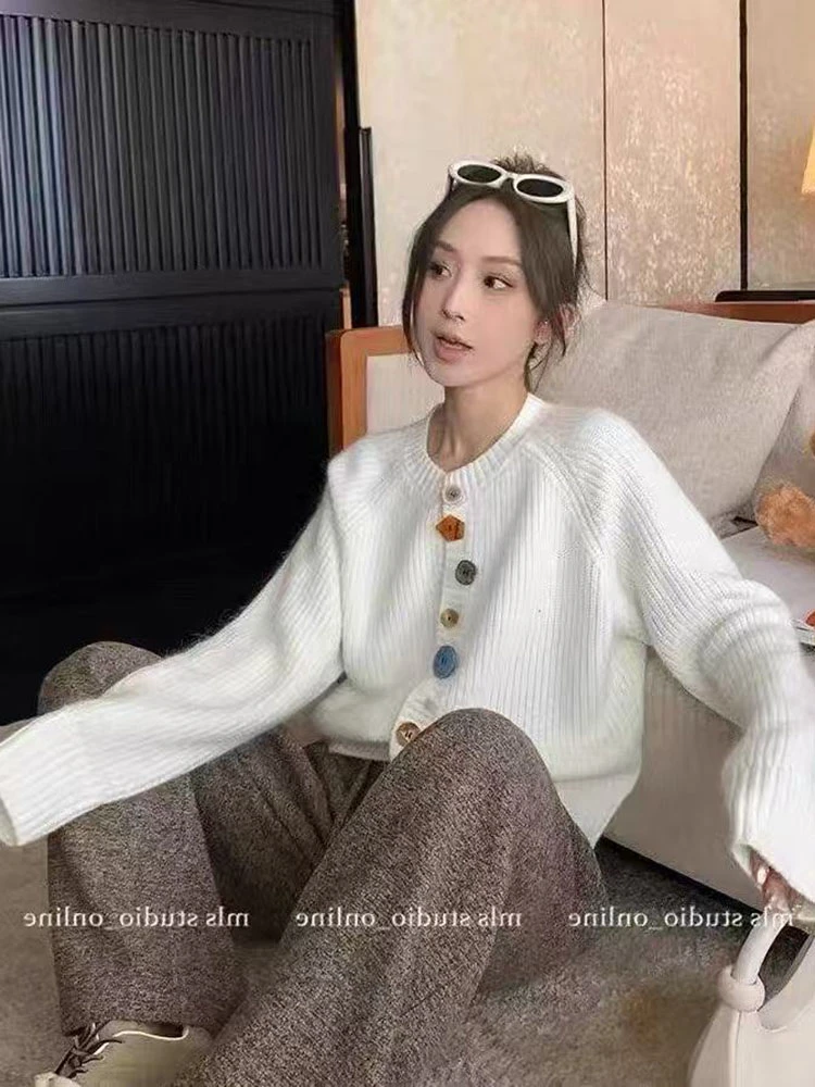设计感小众不规则彩扣针织开衫毛衣外套女春秋韩系减龄奶白色上衣