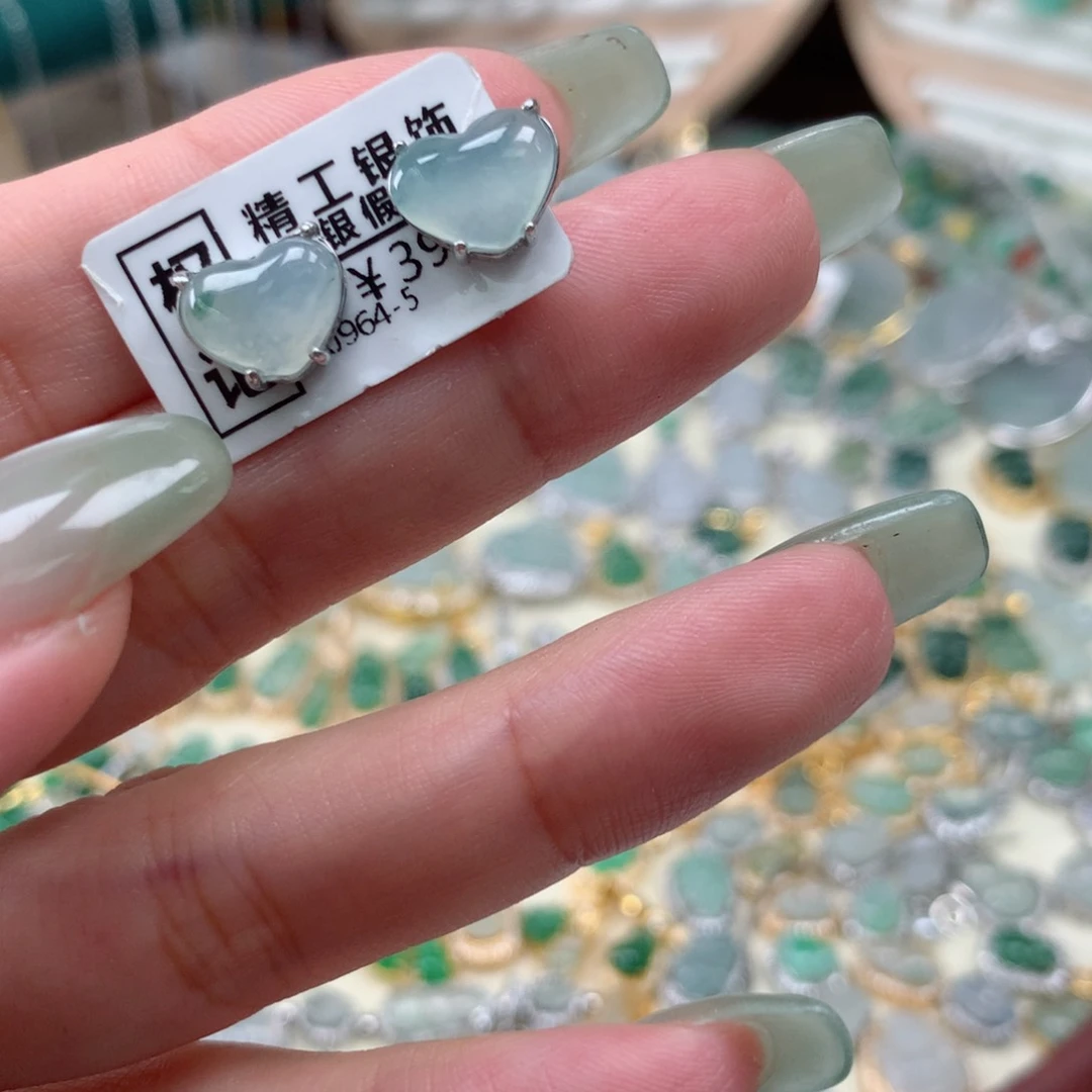 颈饰银S925镶嵌翡翠耳钉