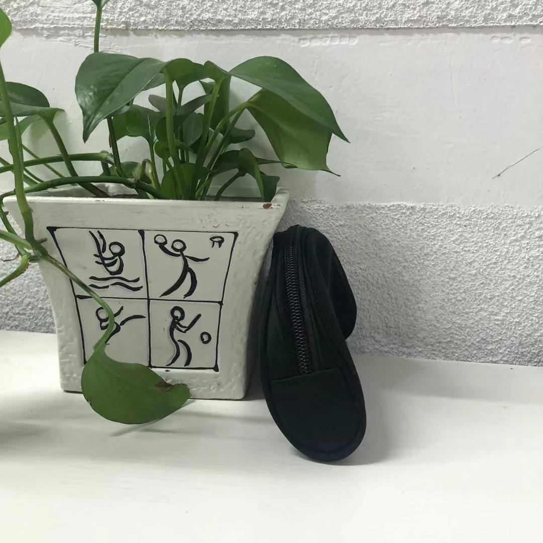 小马化妆包（黑色贝壳网纱包）