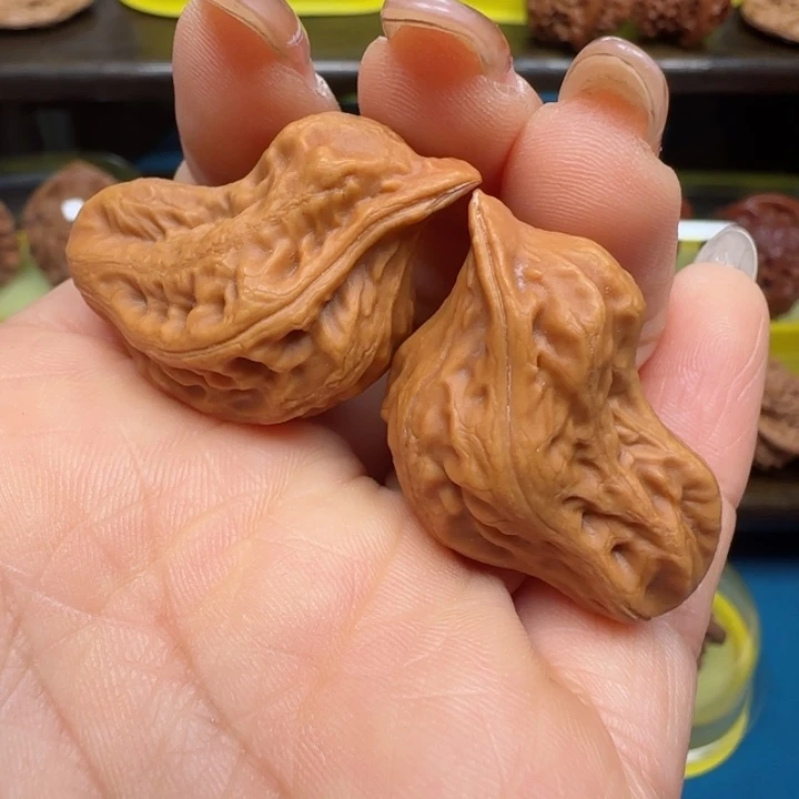 文玩核桃把件鸳鸯戏水