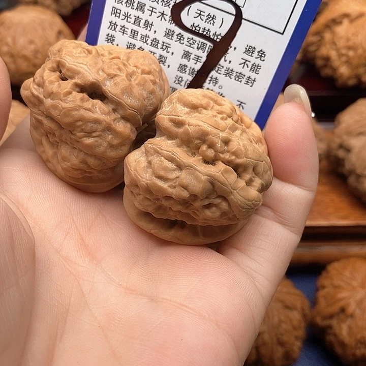 桃核吊坠@**帅蛤蟆狮子头38