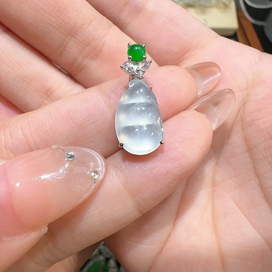 【闪购商品】颈饰18K金镶嵌翡翠