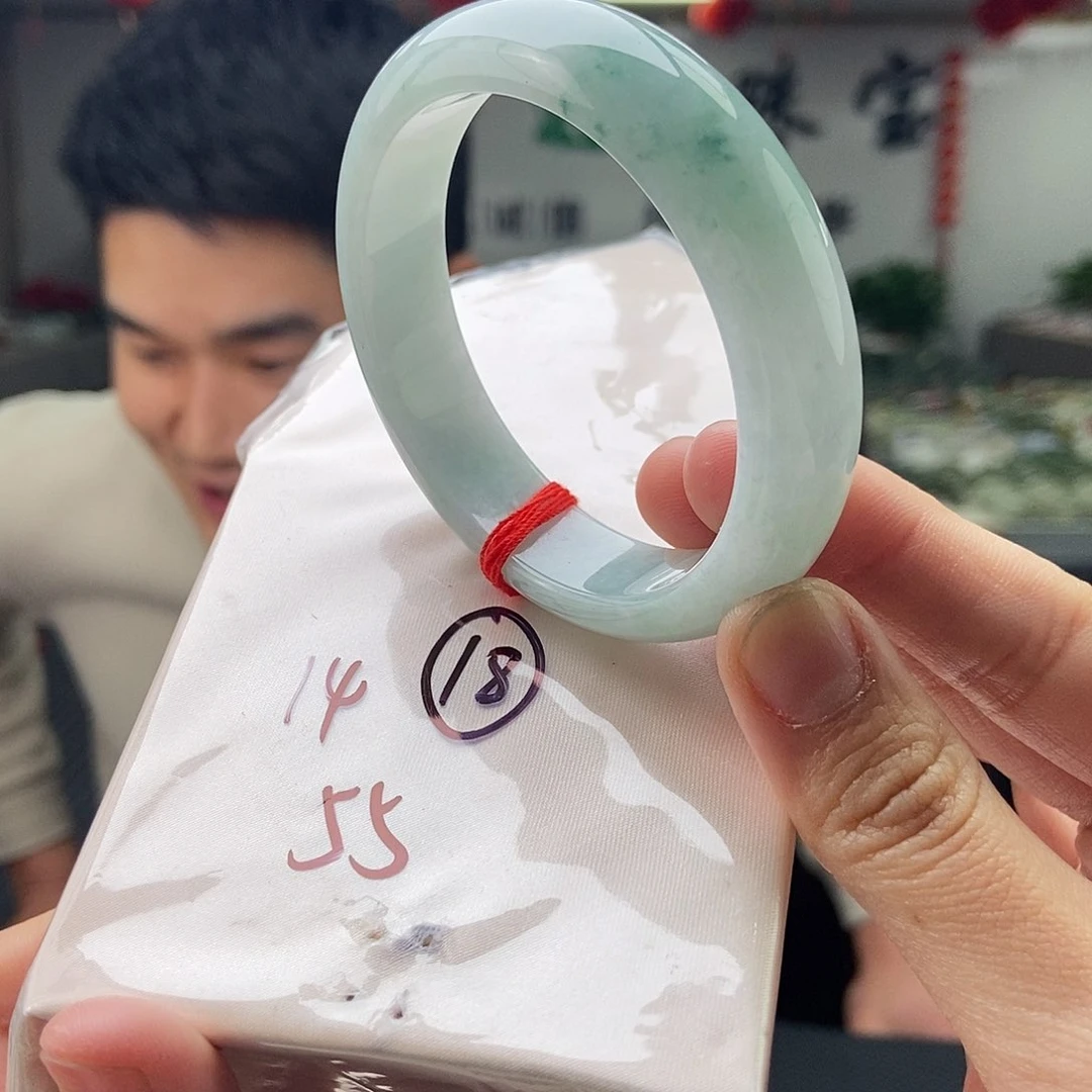 翡翠手镯未镶嵌拍一发一