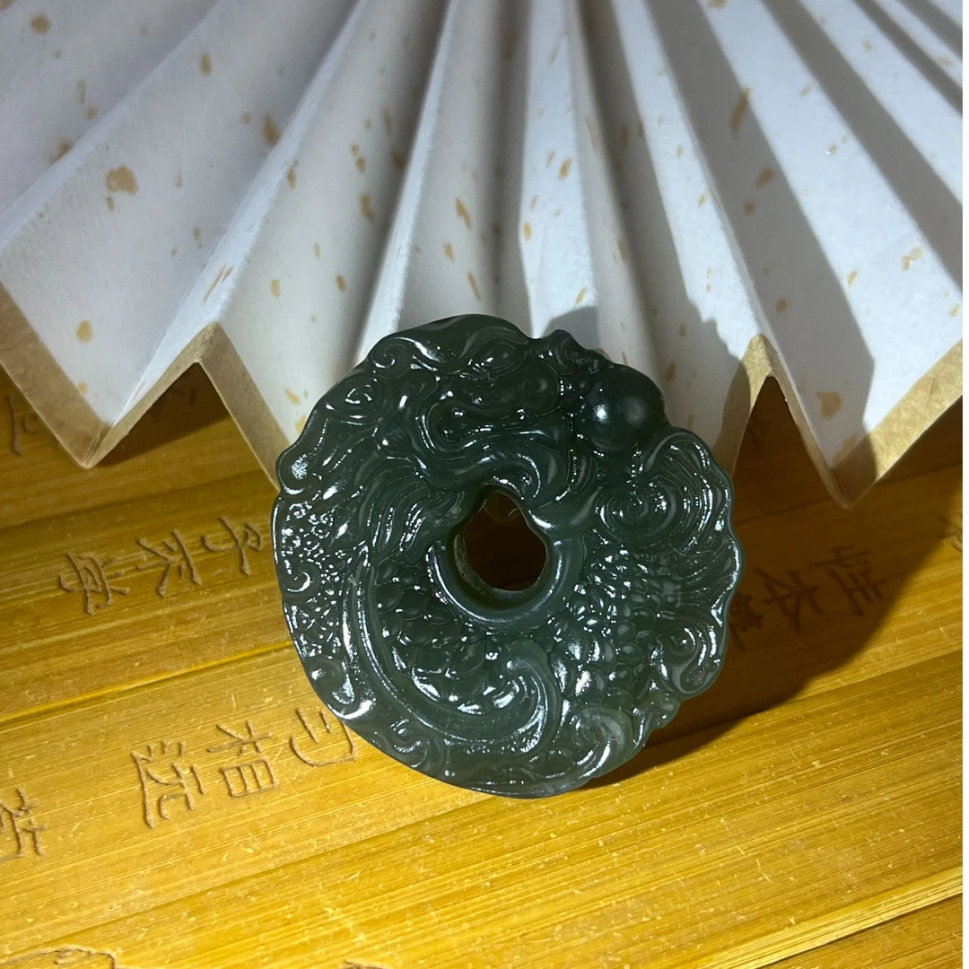 爆款精品双面精雕和田玉鱼化龙男款女款吊坠玉牌多样性发货
