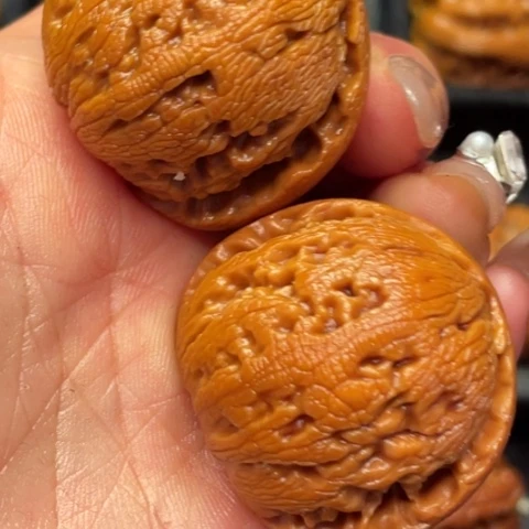 文玩核桃把件秦岭山脉的