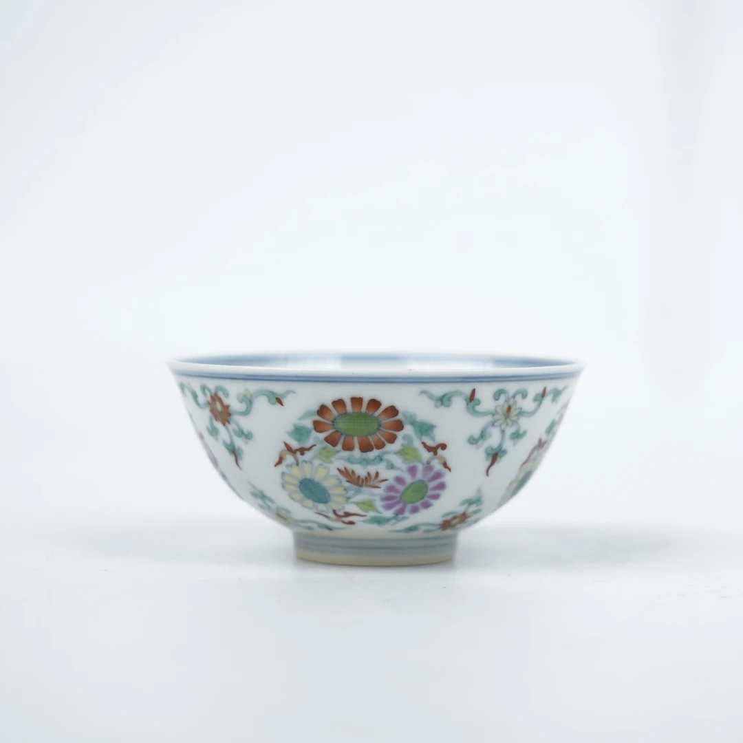 Lot017斗彩团菊茶圆