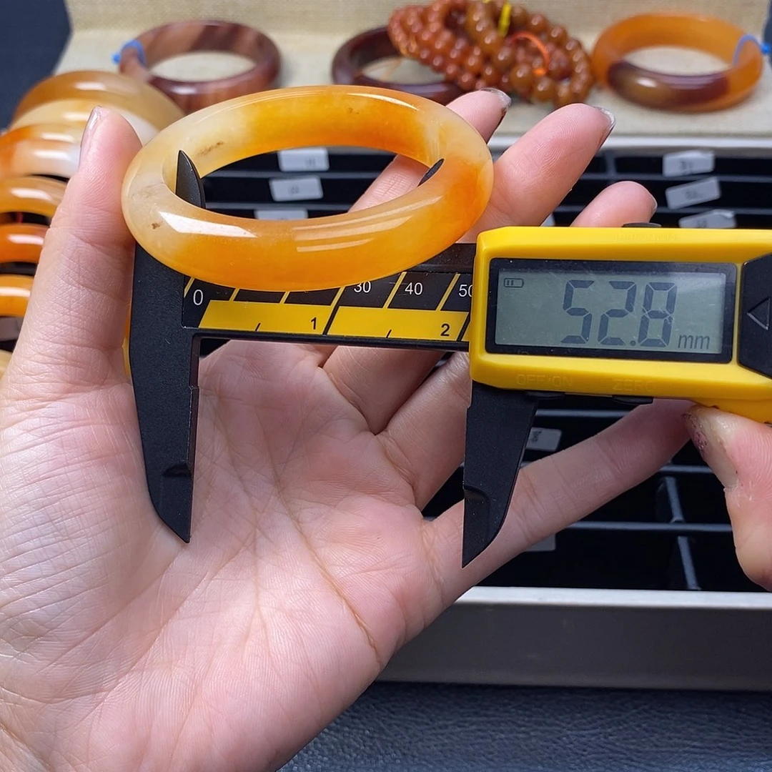 未镶嵌石英质玉（黄龙玉）手镯9号