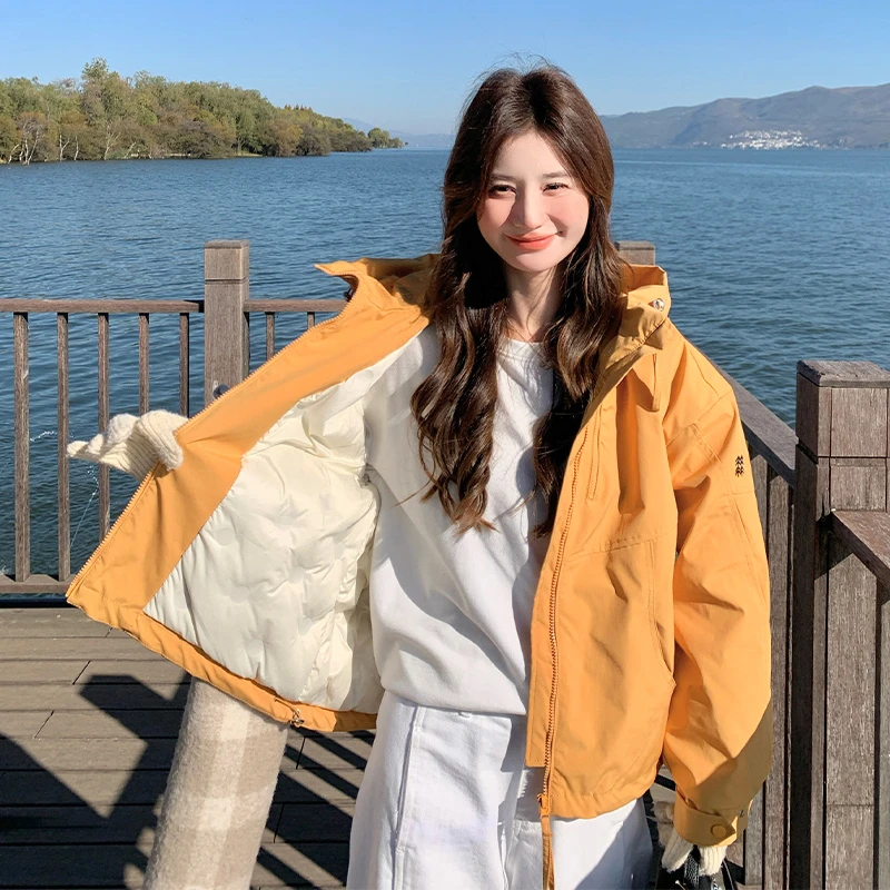 黄色工装冲锋衣羽绒服女冬季2025新款小个子超好看流行爆款短外套