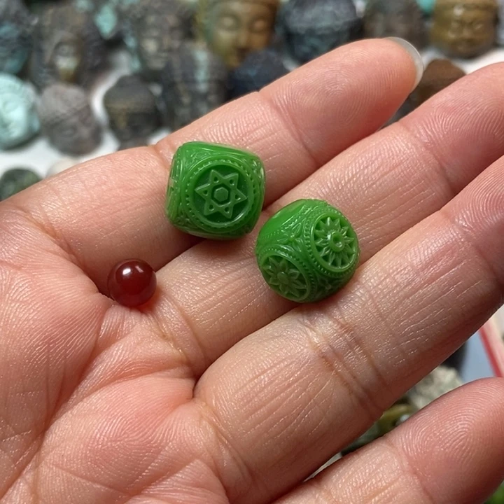 南红玛瑙未镶嵌颈饰