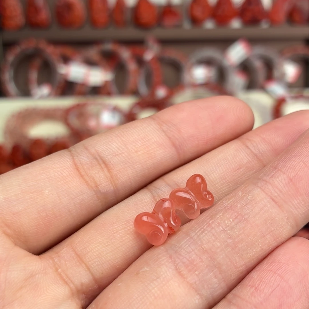 南红玛瑙未镶嵌颈饰胖蝴蝶