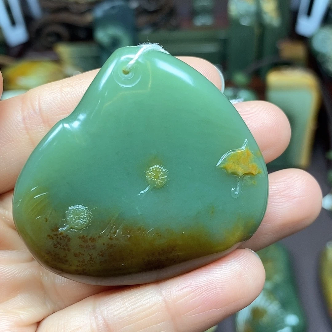 沙***罗岫岩河磨玉（透闪石质玉）未镶嵌把件