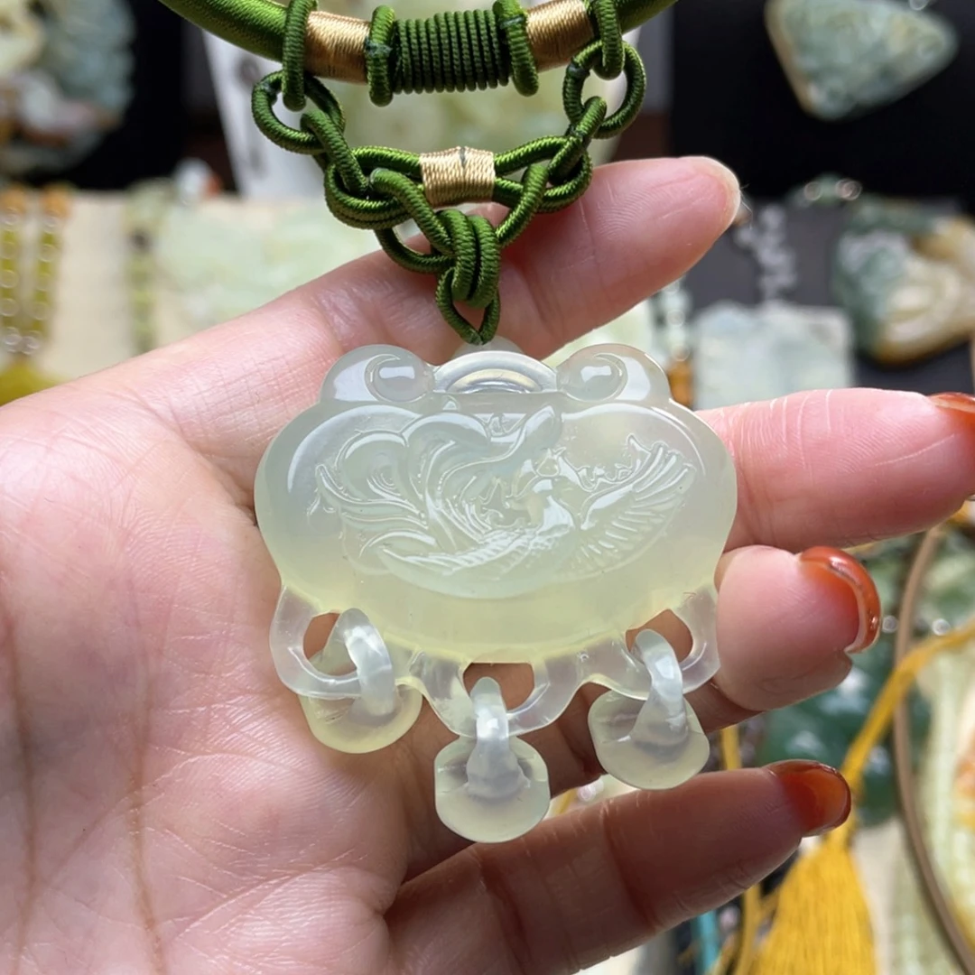 蛇纹石玉颈饰未镶嵌