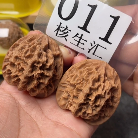 文玩核桃吊坠帝王