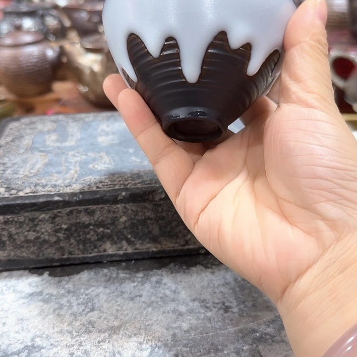 主人杯一个，瓷。。主人瓷