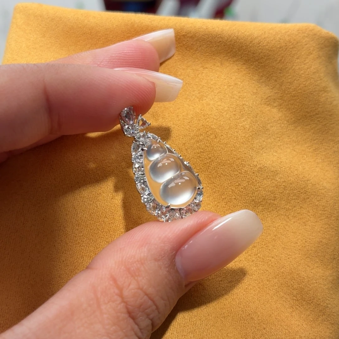 翡翠18K金镶嵌颈饰豆子