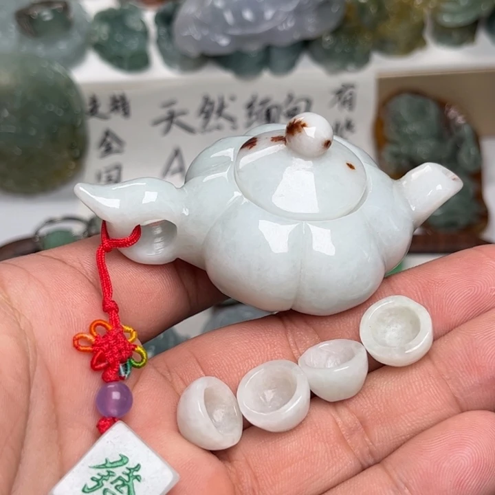 翡翠未镶嵌颈饰把把壶