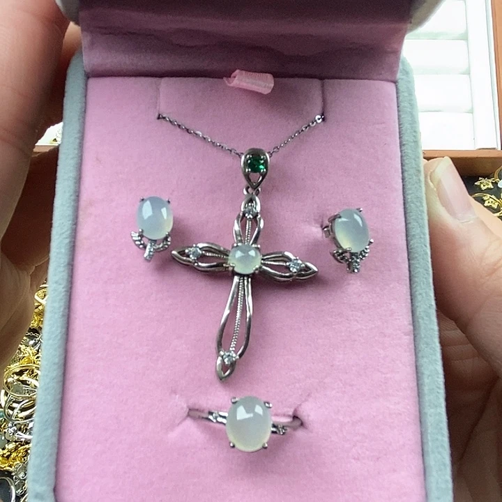 翡翠未镶嵌戒指翡翠