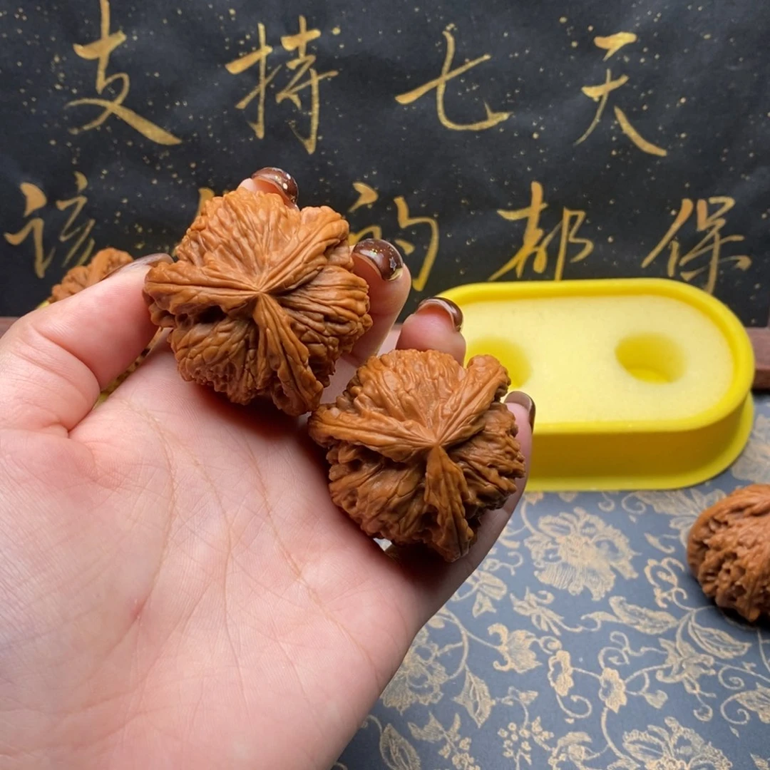 吊坠文玩核桃奋**行白狮子