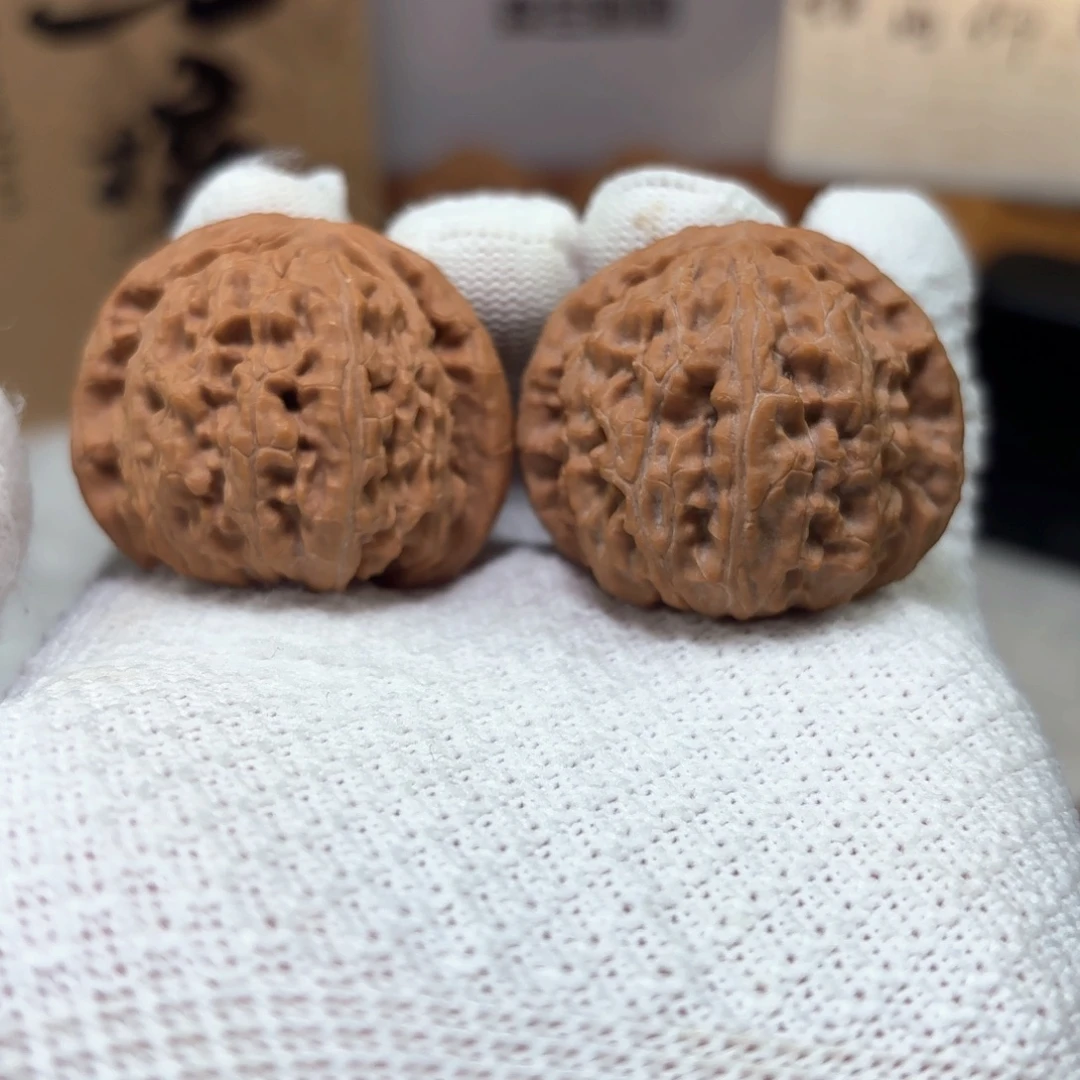 文玩核桃把件球白