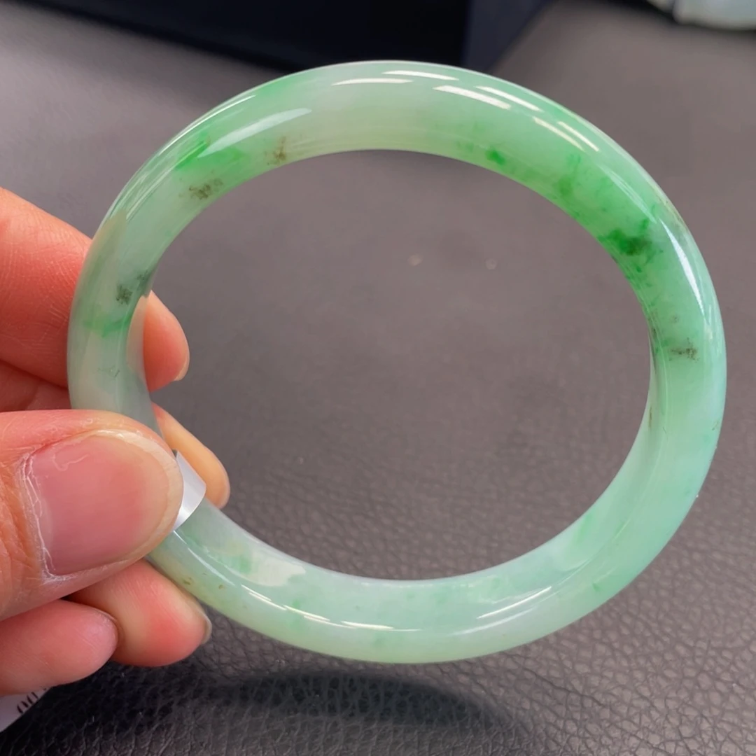 翡翠手镯未镶嵌缅甸翡翠