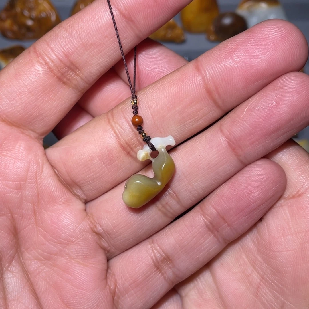 和田玉未镶嵌车挂