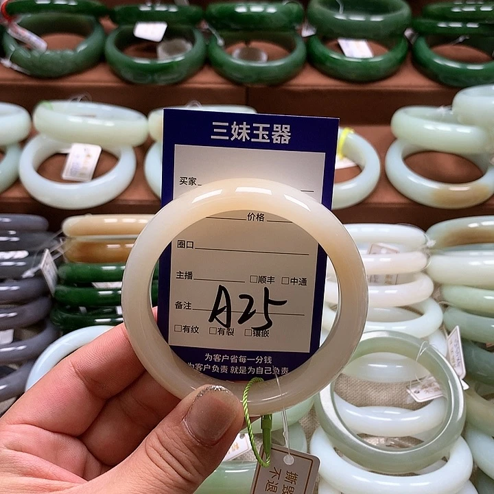 【闪购商品】和田玉手镯未镶嵌承***?