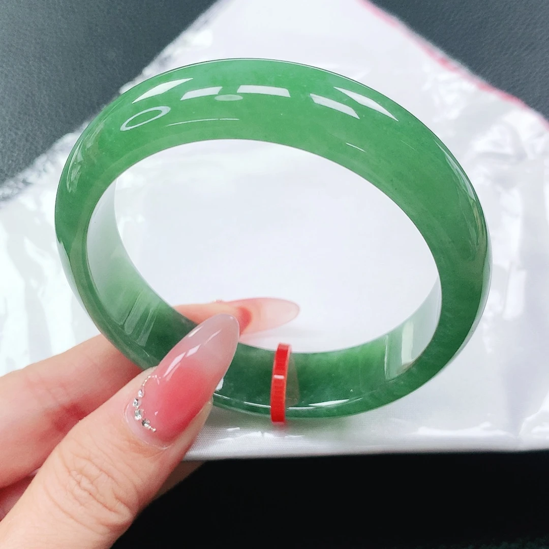 翡翠手镯未镶嵌57圈