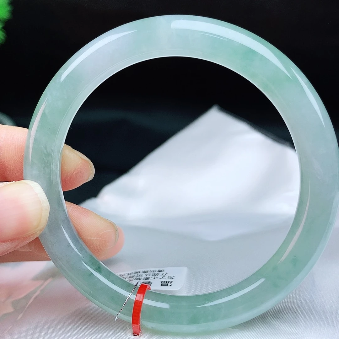 翡翠手镯未镶嵌56圈