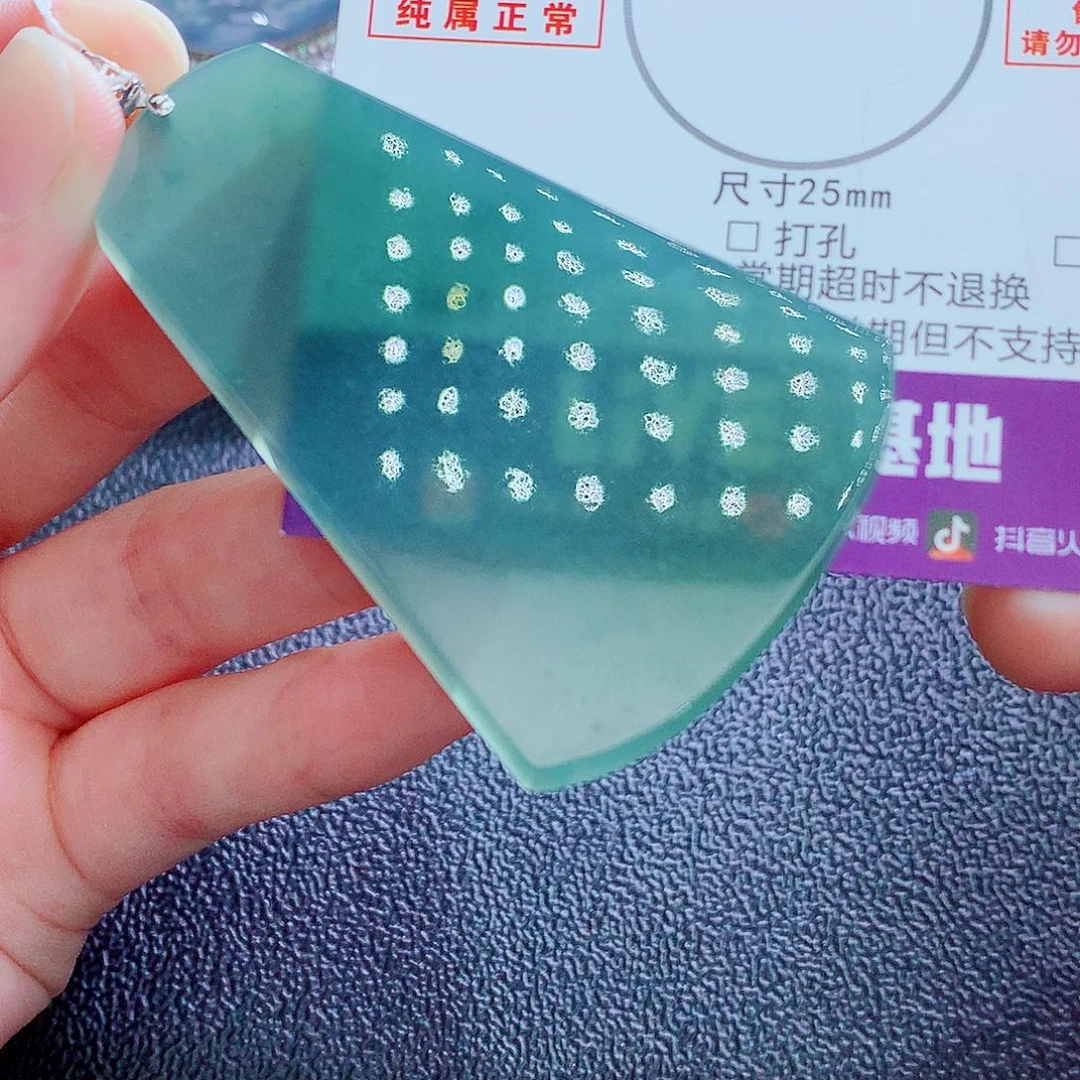 翡翠18K金镶嵌颈饰翡翠
