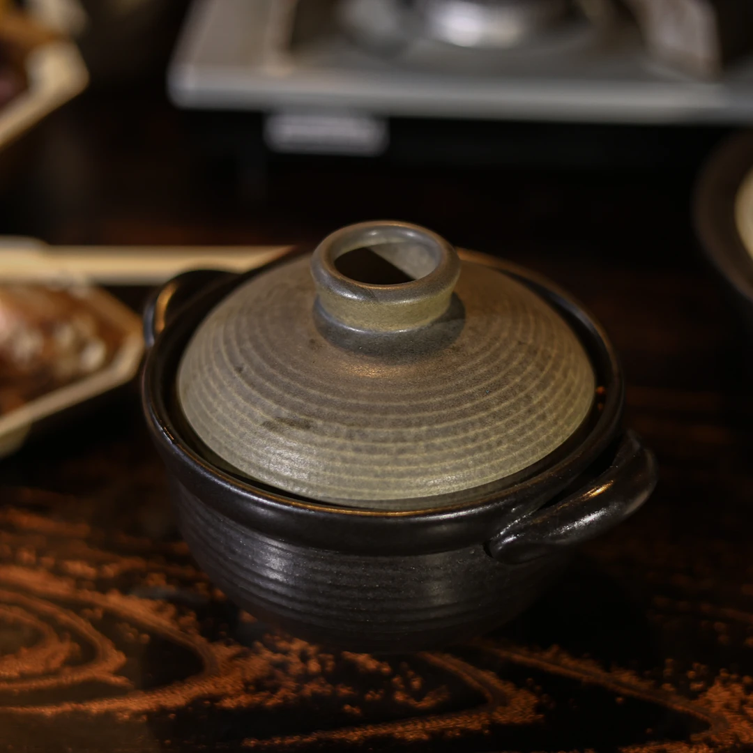 斋居·玄黑釉-灰念-阔耳土锅0.48L（灰念0626）