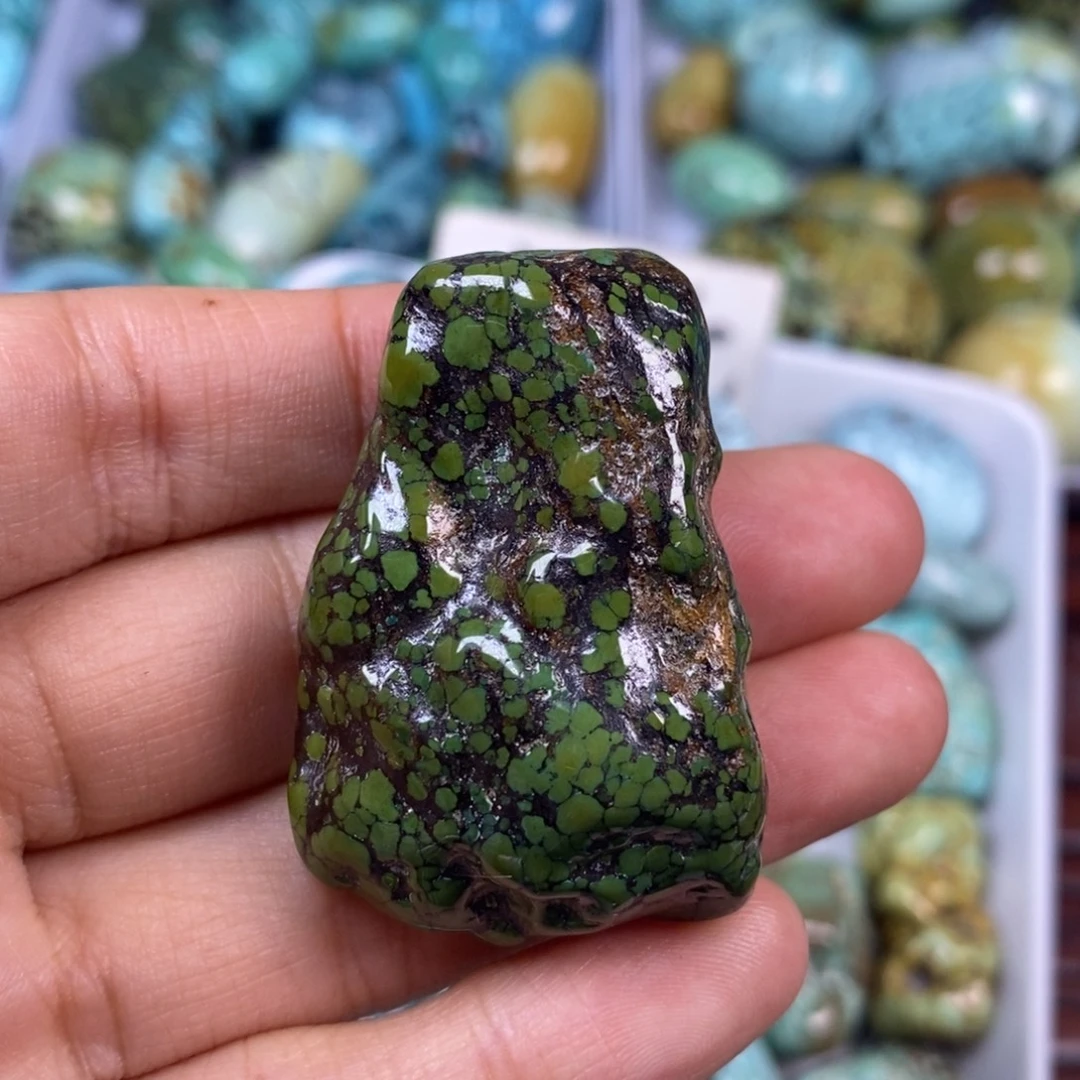 绿松石未镶嵌颈饰