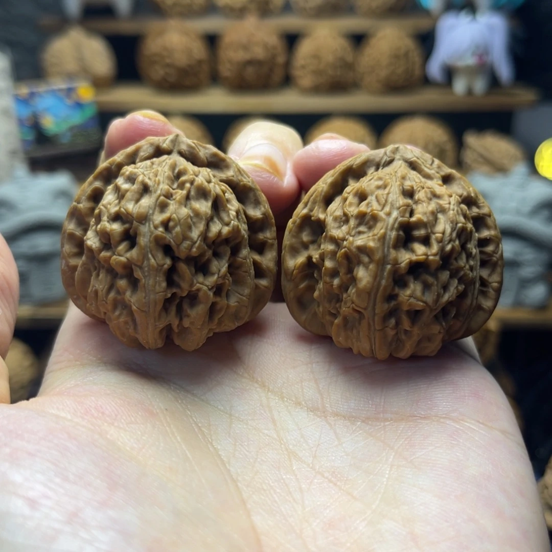 文玩核桃吊坠40尺三角白