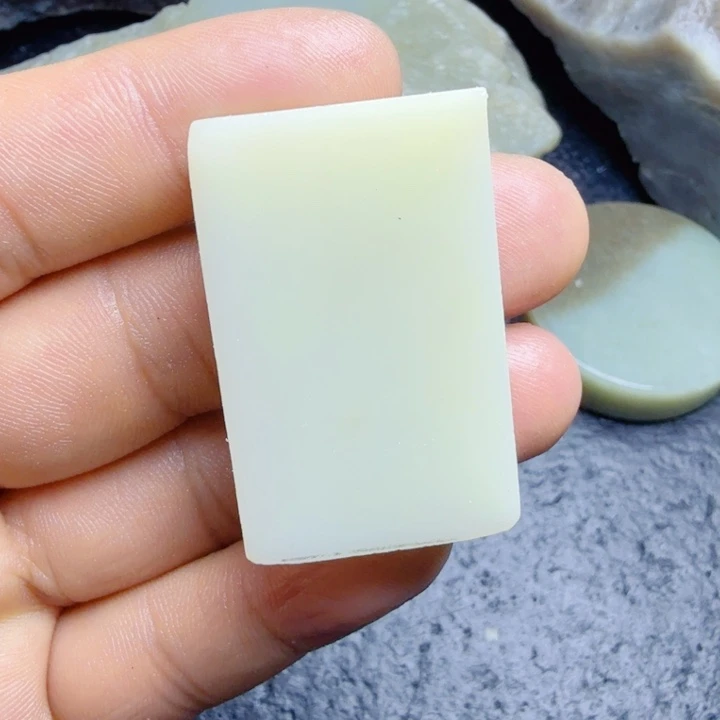 和田玉（糖玉）未镶嵌珠宝奇石