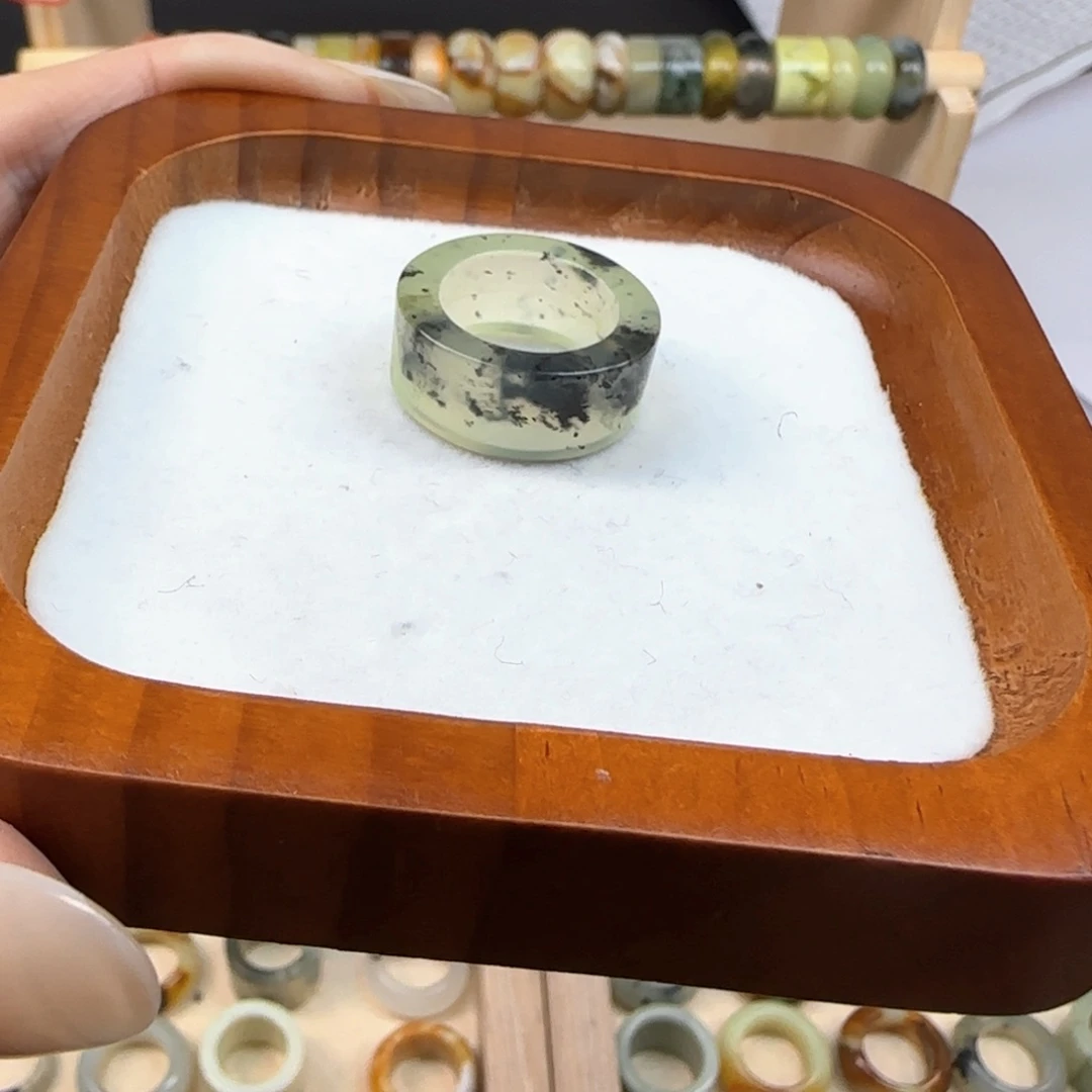 蛇纹石玉岫玉戒指默认微瑕内径16.9合金J****！