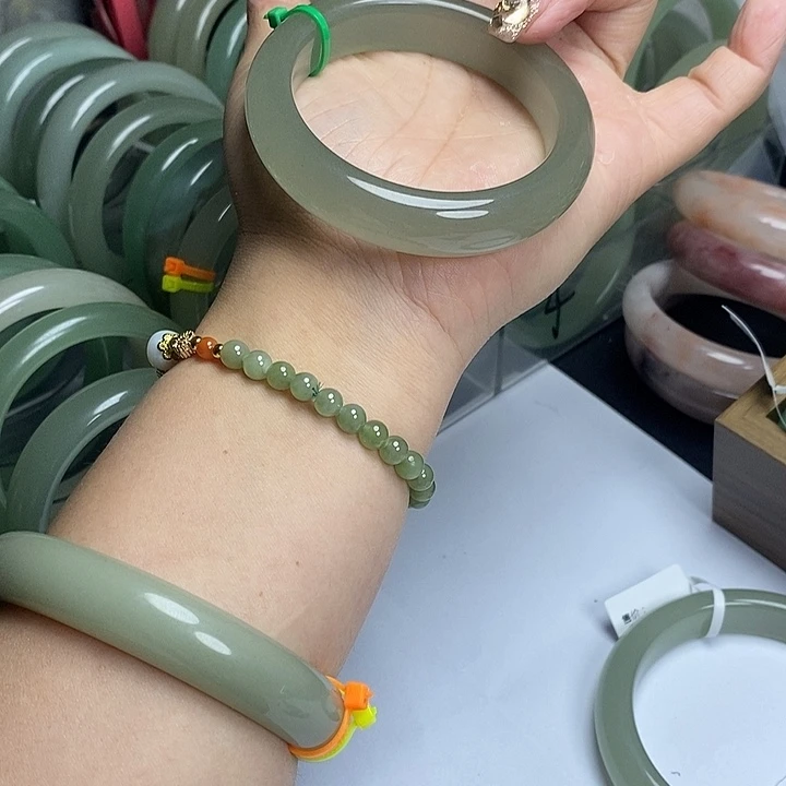 石英质玉未镶嵌手镯