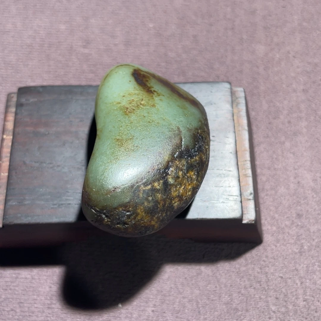 和田玉未镶嵌把件