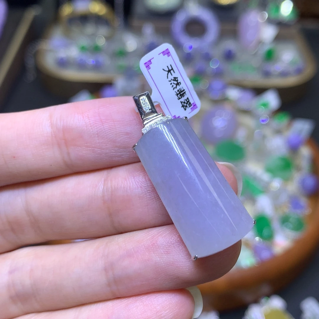 颈饰18K金镶嵌翡翠