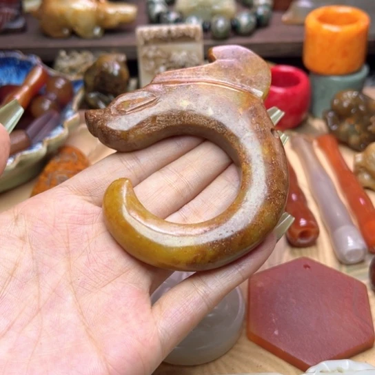 未镶嵌蛇纹石玉颈饰