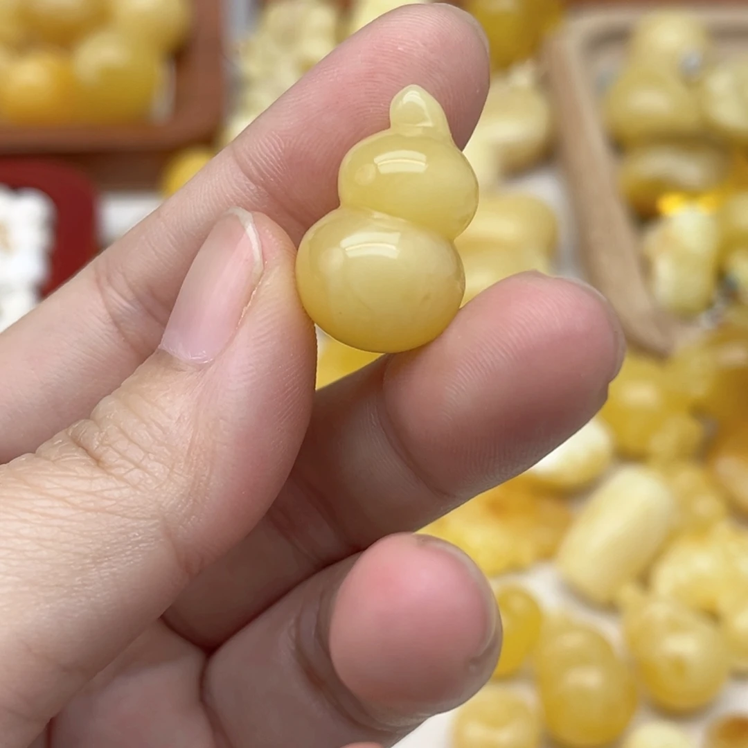 蜜蜡未镶嵌裸石配饰