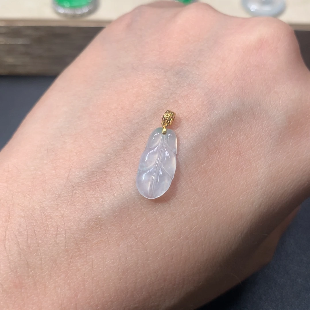 翡翠18K金镶嵌挂件吊坠