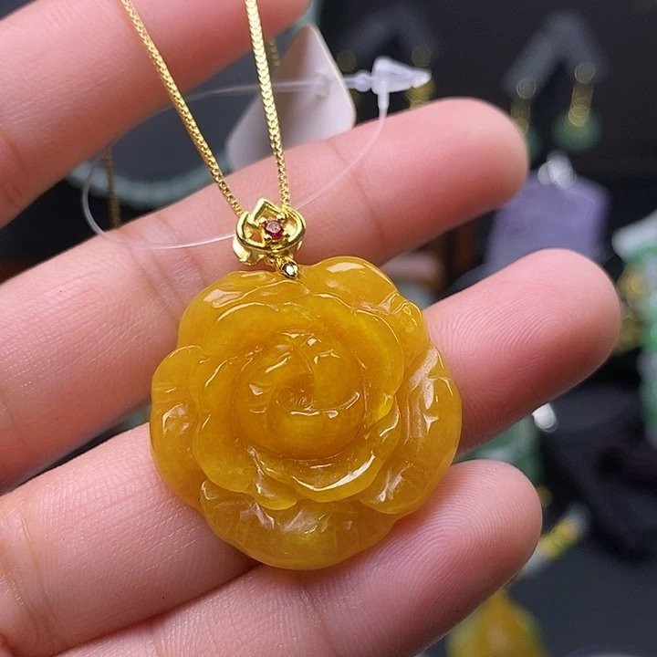 翡翠未镶嵌吊坠(赠链)